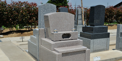 お墓の面積は、0.36㎡、1.0㎡、1.5㎡の３種類から選ぶことができます。特に佐倉市内では希少な、0.36㎡（60センチ×60センチ）から区画をご用意しております。