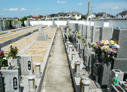 住宅地に隣接した静かな環境。