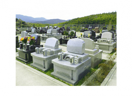 将来の承継問題も安心の永代管理墓地があります。