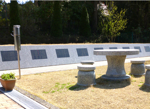 樹木葬型永代供養墓「こもれび苑」