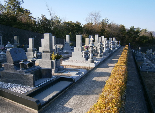 東広島市にある大型の公園墓地。