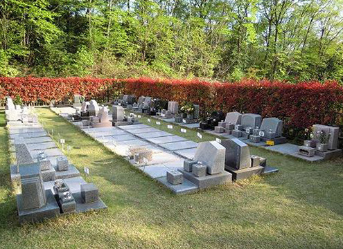あきる野市近郊で唯一の神道専用の霊園です。