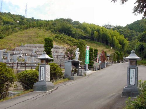 松山市内からお車で約１５分、伊予鉄「久米駅」からお車で約５分の好立地です。[北久米文殊苑入口]