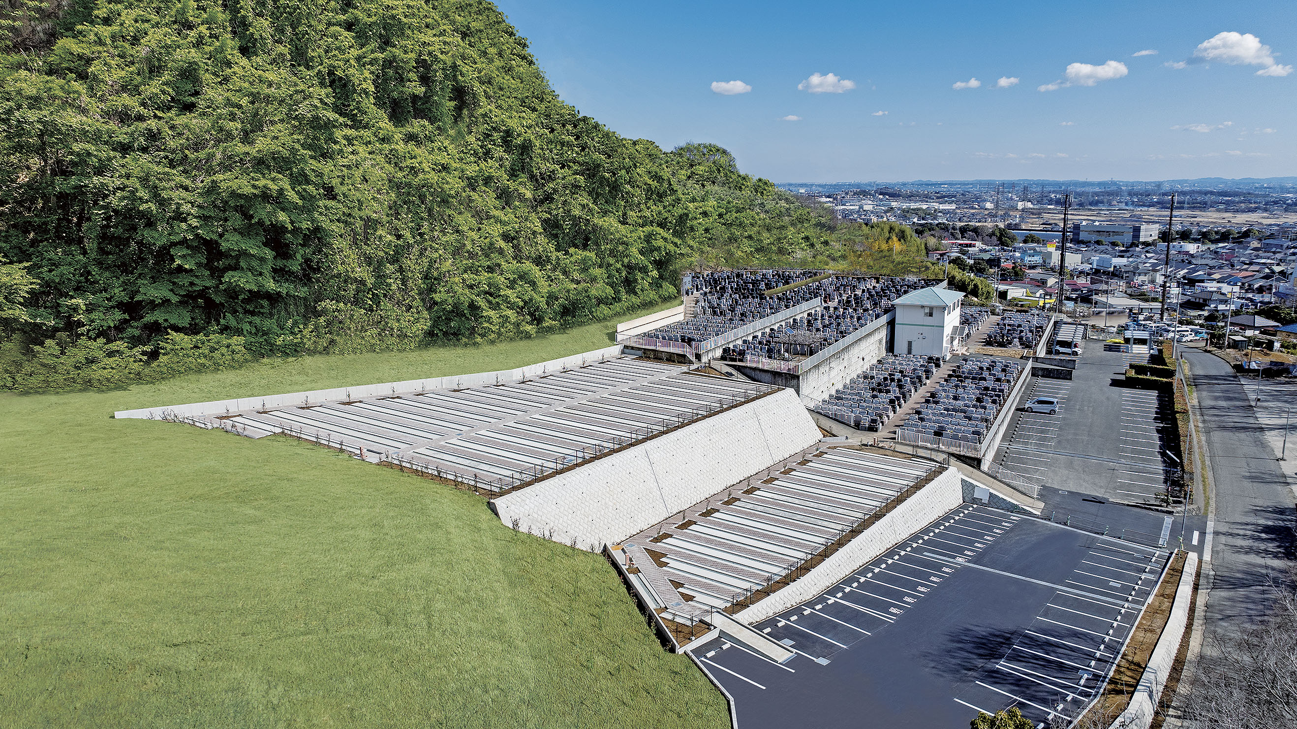 2026年3月より新区画開放！ 大山のふもとで、国道246号より近く、遠く相模湾を望む大眺望の霊園です