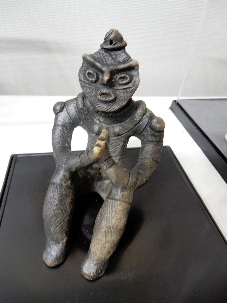 国宝　合掌土偶（特中）青森県　風張遺跡出土モデル 青森県八戸市の遺跡から出土した「合掌土偶」 - 日本最大級のお墓総合