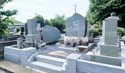 お参りが楽しくなる自然石型のお墓が密かなブームに